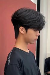 -一家只做男发烫染的店