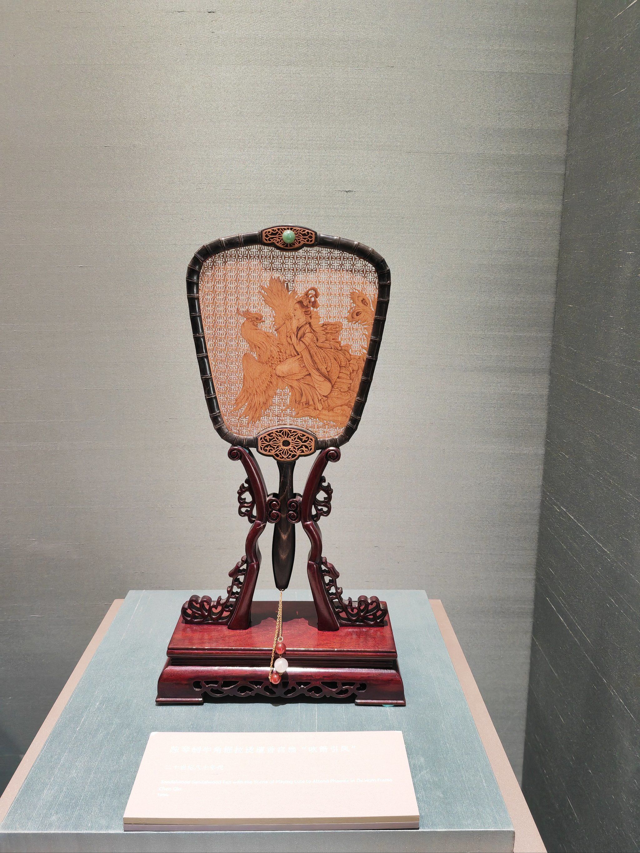 银烛秋光冷画屏 轻罗小扇扑流萤