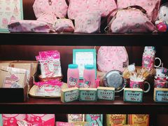 -红樱花食品公司Hello Kitty台湾伴手礼专卖店(淡水店)