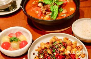 Red Sour Soup Pork Trotter