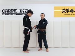 -菠萝格斗巴西柔术训练馆