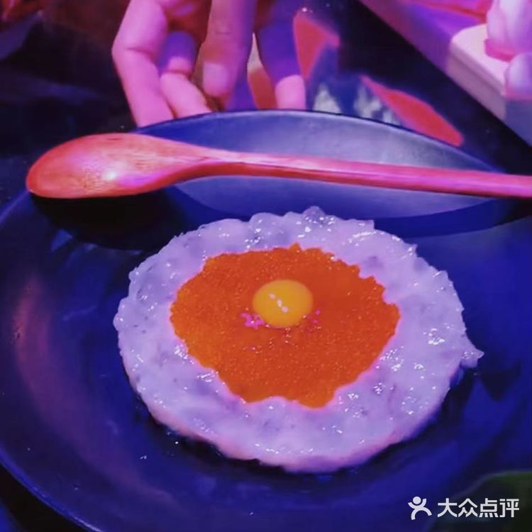 生意火爆🔥屋里屋外坐满了人