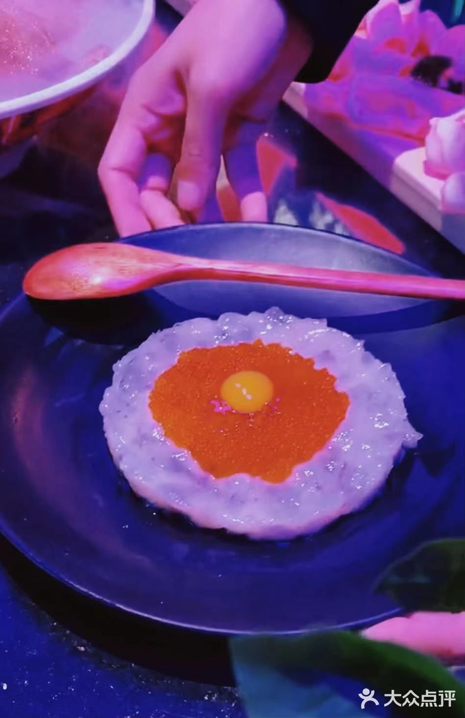 生意火爆🔥屋里屋外坐满了人