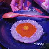 生意火爆🔥屋里屋外坐满了人