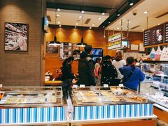 面包甜点陈列柜-巴黎贝甜(右安门店)