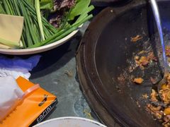 -鱼窝棚柴火铁锅炖(富山屯店)