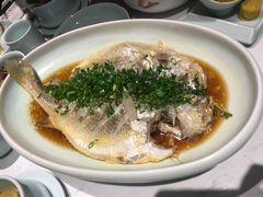 葱油蒸东海野生黄鱼-董鲁烤鸭(建和街店)