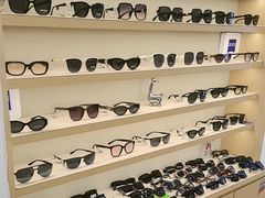 -三目眼镜·蔡司视觉合作店(青浦宝龙店)