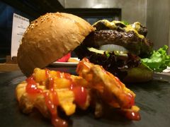 球馆汉堡-HIGH FIVE哈福手工汉堡(桂林路店)