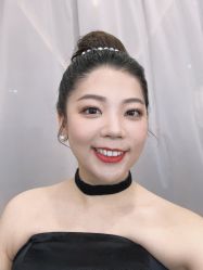 -现代经典婚纱摄影