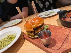 -三勾JJJ Burger&Coffee(梅溪湖店)