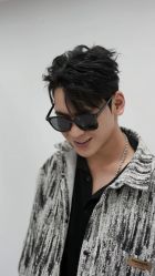 -一家只做男发烫染的店