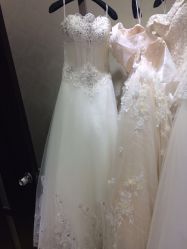 -觅白婚纱礼服馆