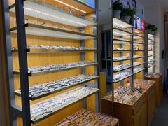 -优医视平价眼镜蔡司依视路折扣工厂店(十里堡店)