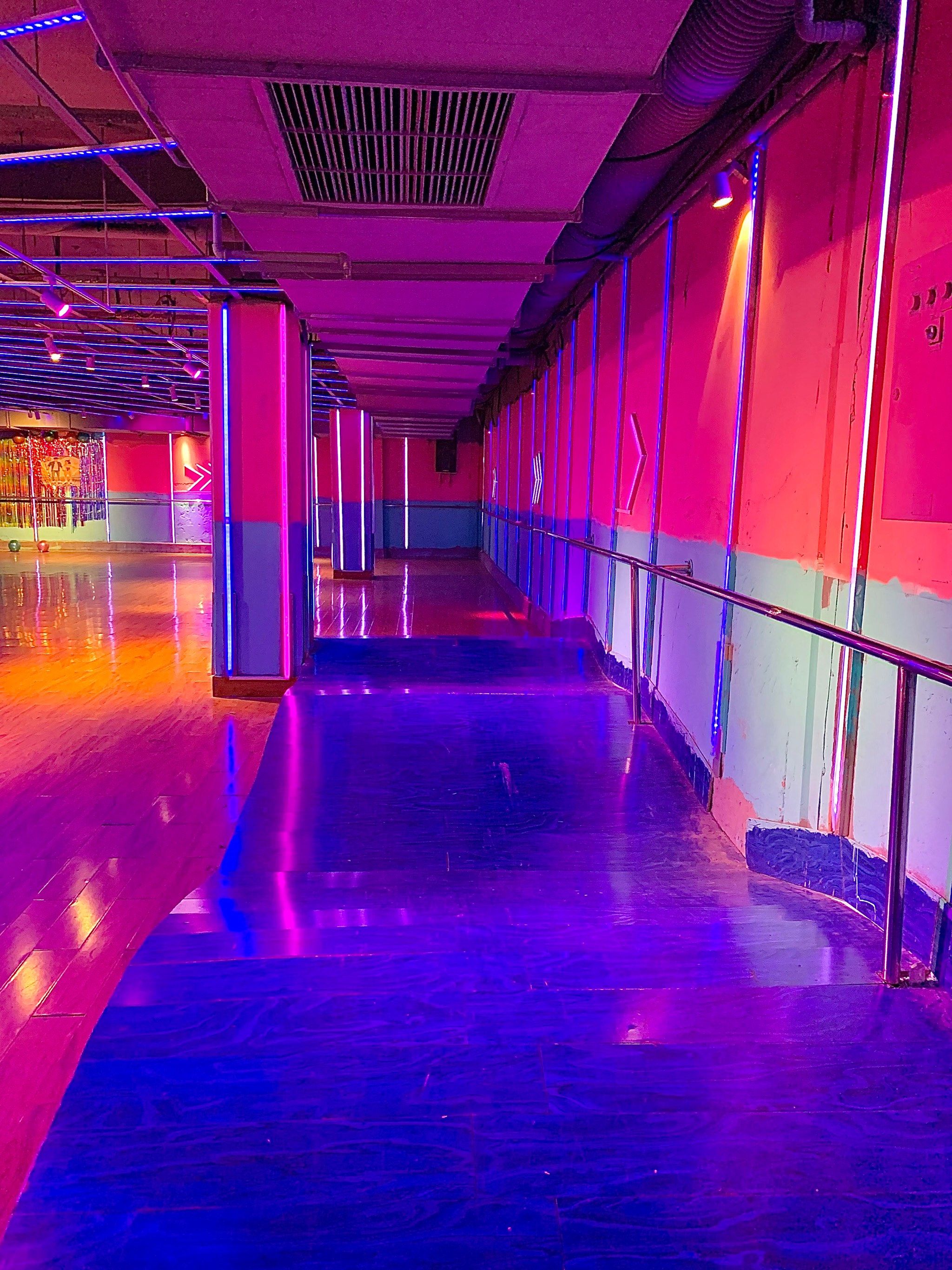 重庆首家复古溜冰场,情侣闺蜜约会好去处