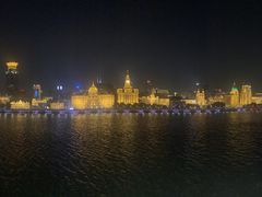 -黄浦江游览十六铺3号码头网红自助餐