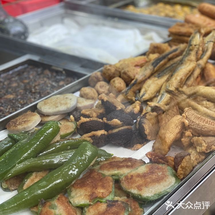 HKU香港大学地铁站B1出口处受欢迎的小吃店