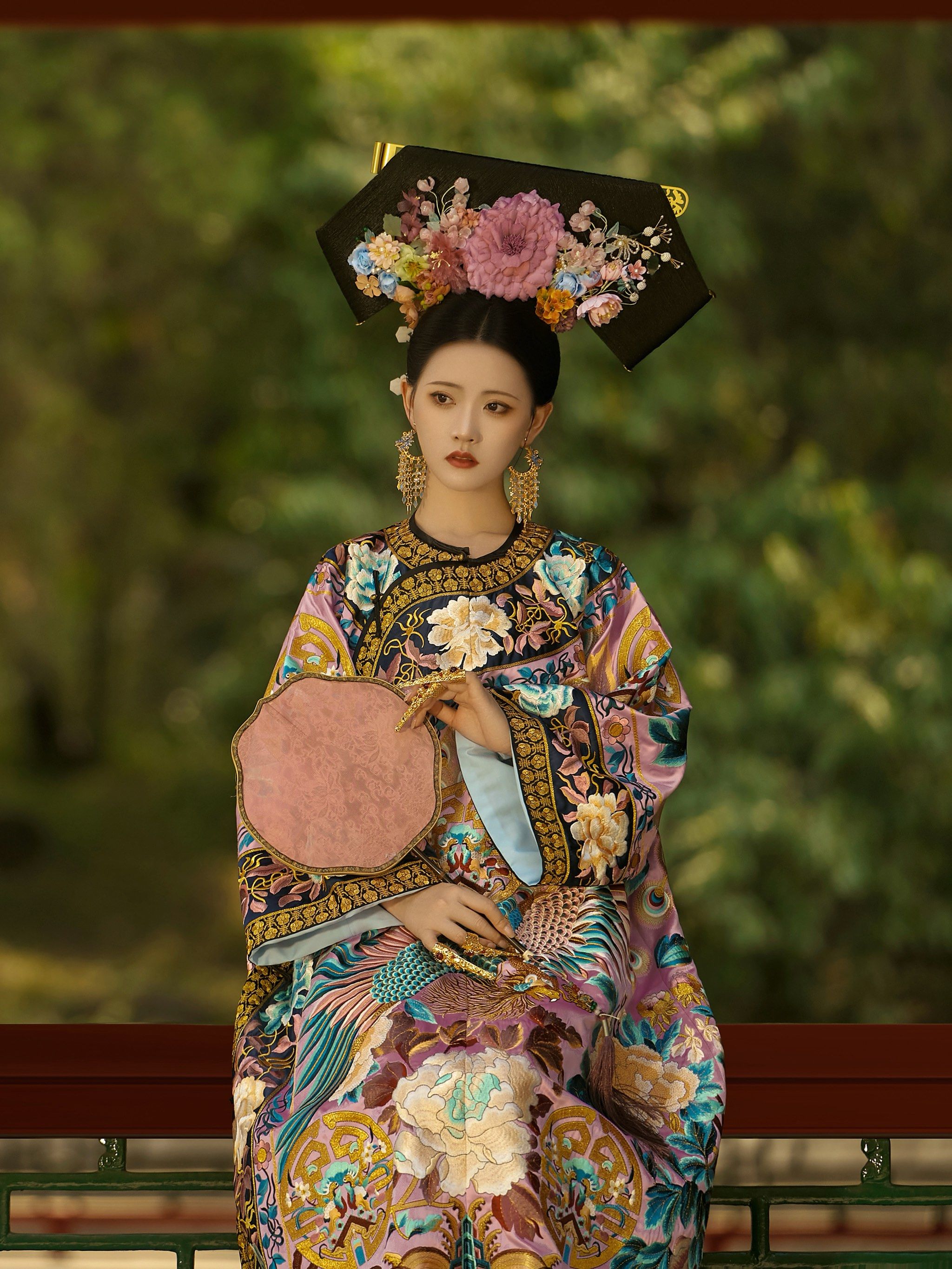 纵使光阴漫溯百年,仍感惊艳的华美旗装照