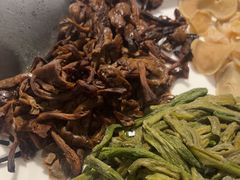 -万里闯关东铁锅炖菜馆(高新旗舰店)