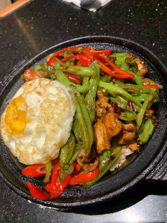 秀玉coffee&kitchen(光谷二期西班牙风情街店)-"这个煲仔饭还可以啊啊