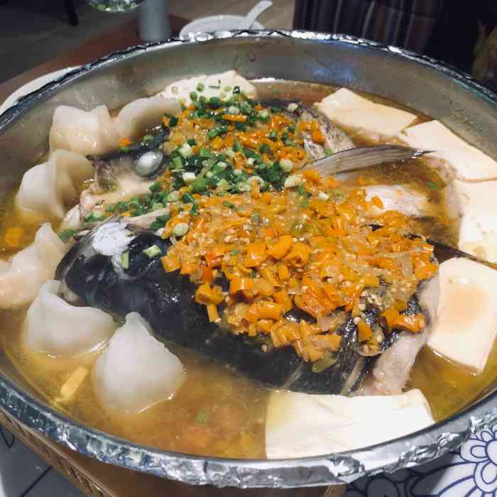打分 40 /人 剁椒鱼头饺子挺不错的,不是很辣
