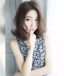 -天下皇剪新潇洒美容美发
