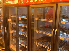 面包甜点陈列柜-小郡肝串串(解放碑店)