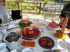 -茅草房·河畔园林火锅