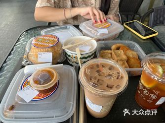 立白下面有很大的hitea和这家茶档，简直是员工打d