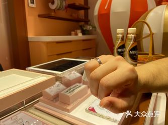 七夕在周生生搞定结婚戒指