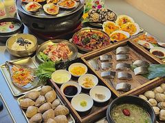 -围炉肉舍•炭烤活鳗•丹东海鲜烤肉(步行街店)