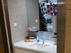 -瑞尔齿科(上海长风大悦城店)