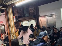 等位区-威邵鸡煲(西华路总店)