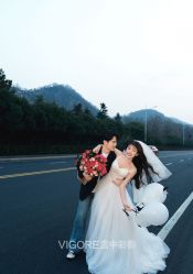 -雪中彩影婚纱摄影·微光艺术中心