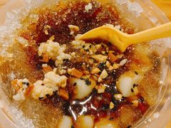 店对面的冰粉-岗上渣渣老火锅(两路口店)