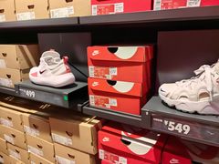 -NIKE上海青浦换季优惠店