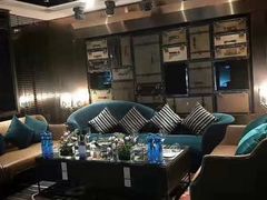 -白玉兰广场停车场