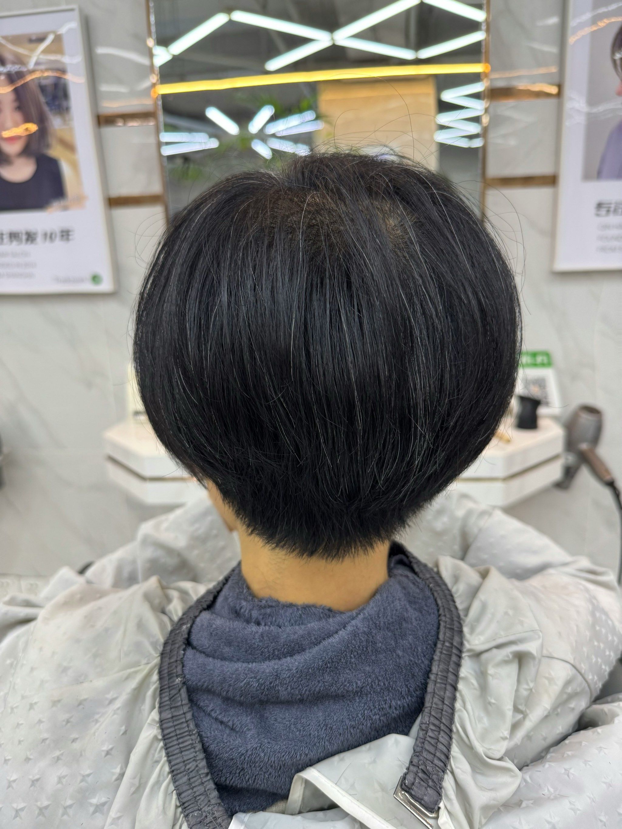 蘑菇型短发 后面