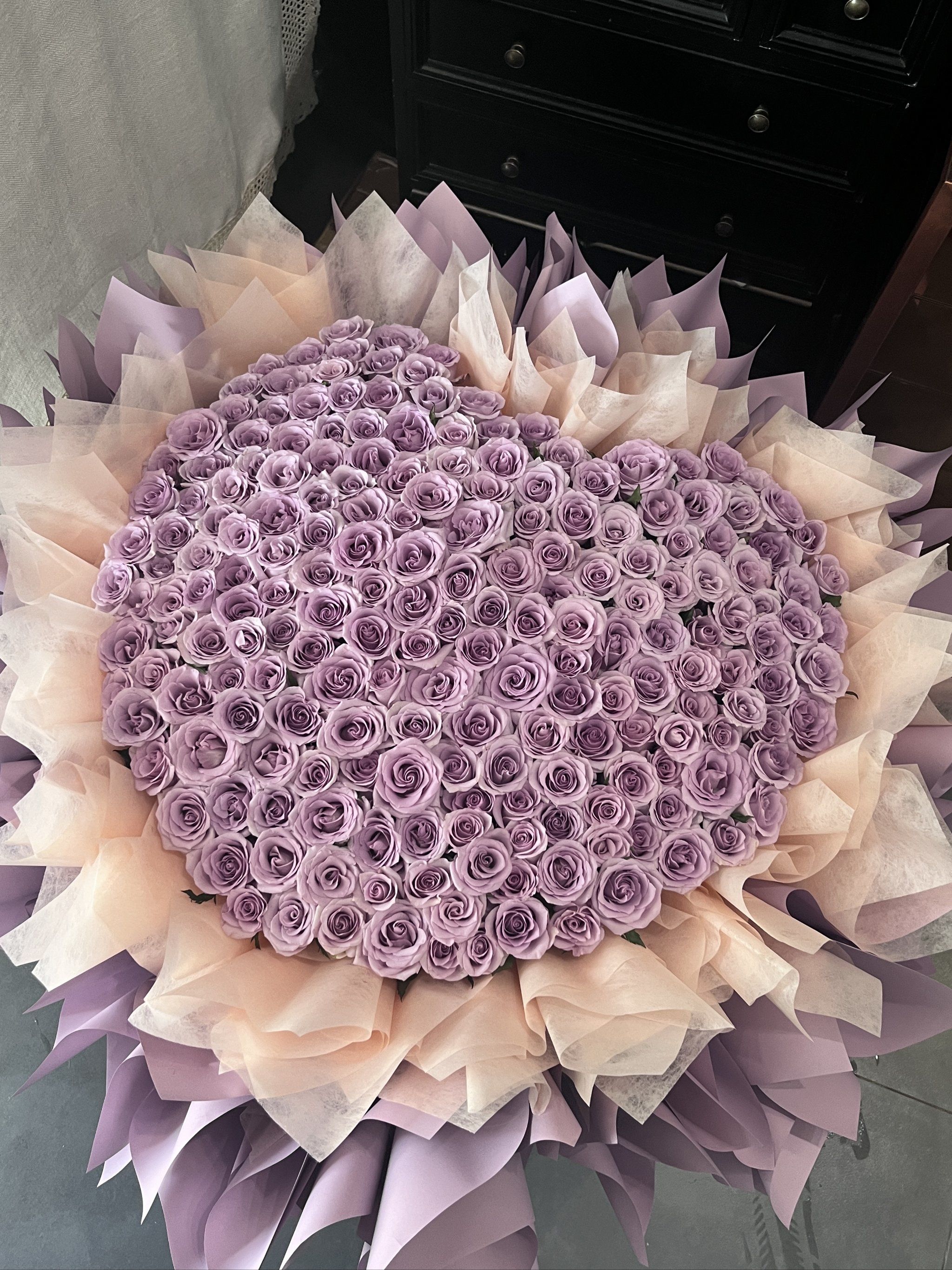 爱情里的浪漫花199朵紫玫瑰