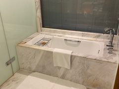 -上海滴水湖皇冠假日酒店