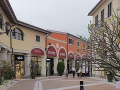 -佛罗伦萨小镇广佛名品奥特莱斯(疏港路店)