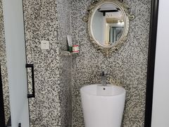 -简洛澜山酒店(武汉光谷步行街店)