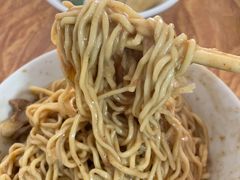 -松树干拌面店