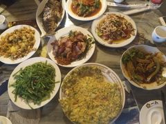 纳西烤肉，杂菌炒肉，纳西烤鱼，鸡豆凉粉，水性杨花，金雀花煎蛋等等-心园餐厅·地道传统云南菜·三十年老店