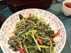 豆豉鲮鱼炒番薯叶-誉八仙粤菜(万象天地店)