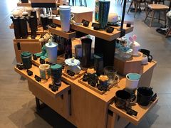 零售区-星巴克臻选(嘉兴海宁银泰城店)