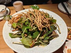 -帅巴人舅母子腊蹄民俗村