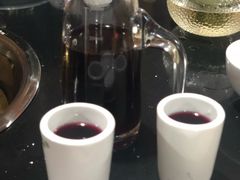 蓝莓酒-果松木炭酸菜铜火锅·外婆参鸡汤