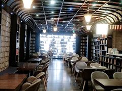 -钟书阁(松江泰晤士小镇店)