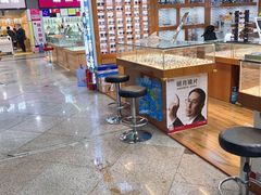 -三叶眼镜城批发市场(上海火车站店)